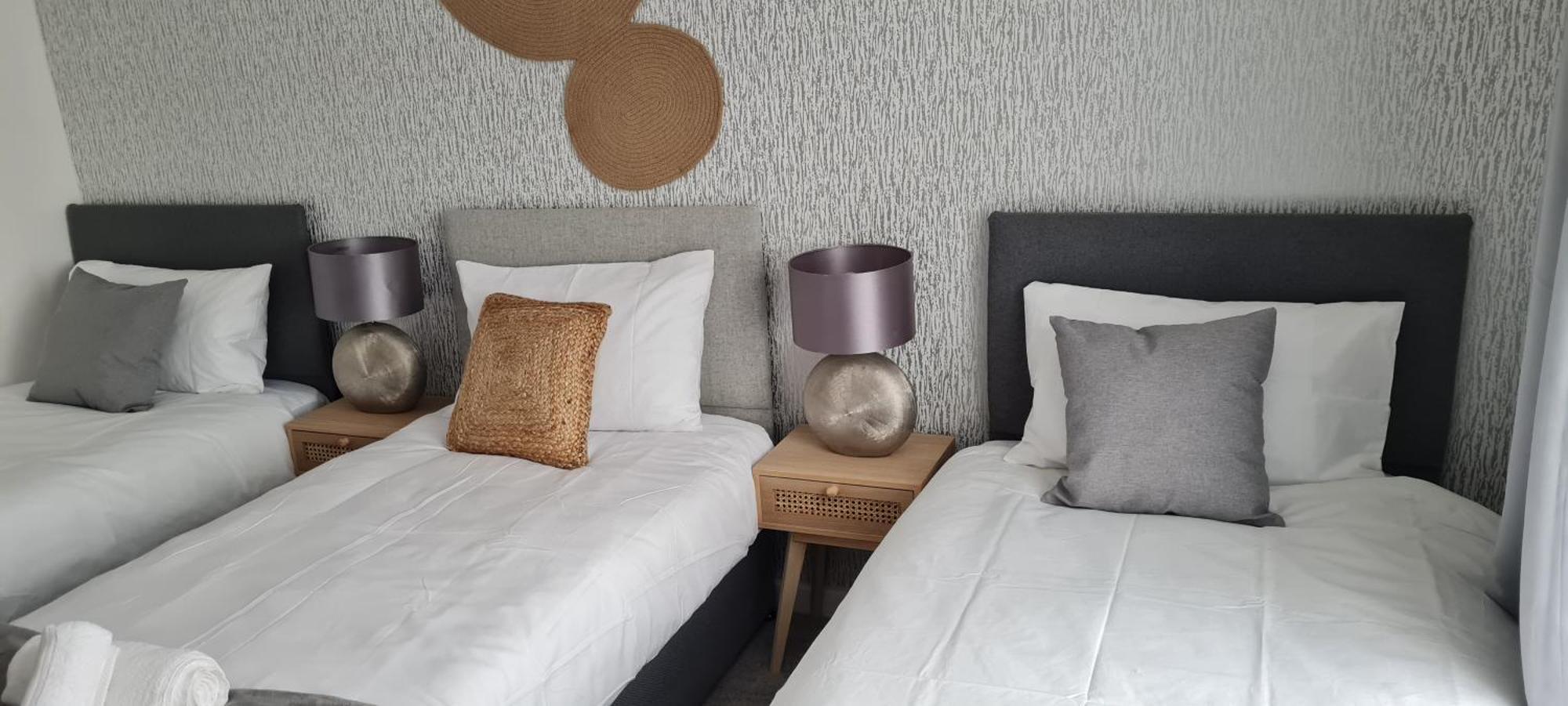 Shm Stays Leicester. Newly Renovated!! 15 Min Drive From City Centre, University. 9 Min Drive To Leicester City Stadium, 5 Min Drive To M1 & M69. 2 Min Walk To Bus Stop. Kültér fotó